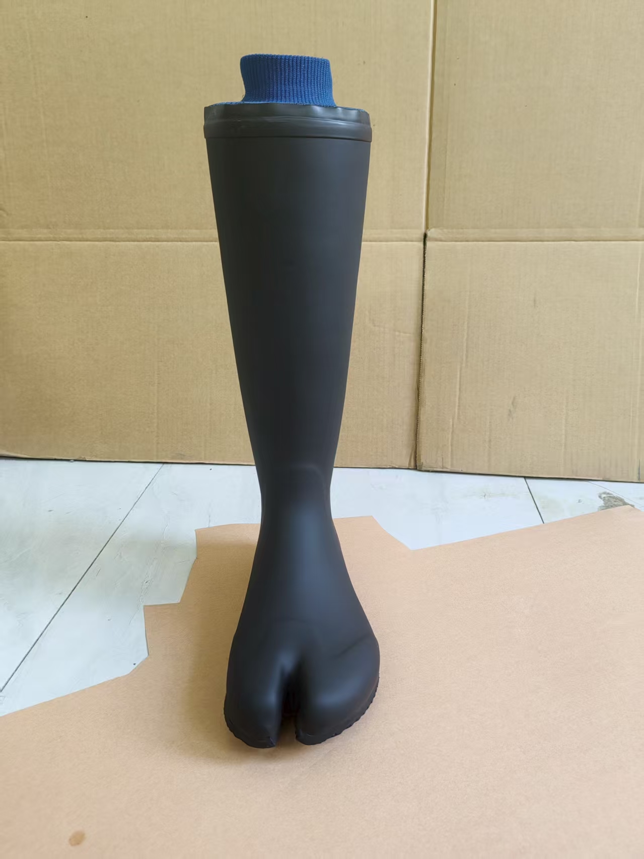 Herenschoenen van latex tot kniehoogte